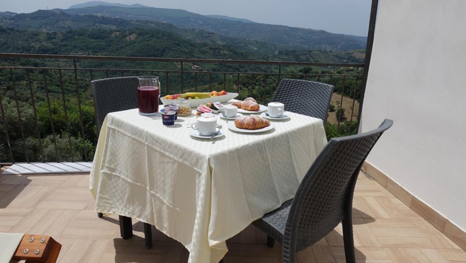 Ca'Del Borgo B&B Country House Ogliastro Cilento Exterior photo